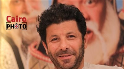 إياد نصار: المسرح هياخدني من التمثيل والمتعة فيه مختلفة