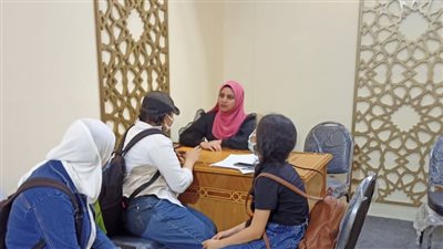 إقبال كبير على ركن الفتوى بجناح الأزهر في معرض الإسكندرية