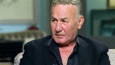 باع سيارات.. رحلة كفاح عزت أبو عوف من أجل العمل في الفن