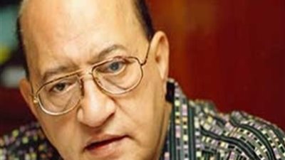 غياب نجوم الفن عن جنازة السيناريست فيصل ندا