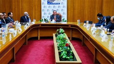 وزير قطاع الأعمال العام يلتقي وفدًا من تنسيقية شباب الأحزاب والسياسيين