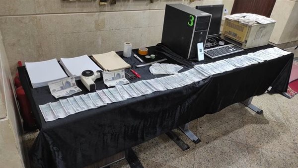 عملات مزيفة