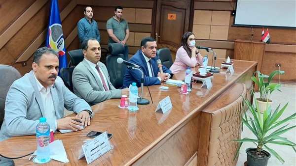 اجتماع محافظ البحيرة