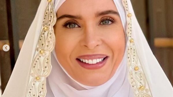 الراقصة دينا 