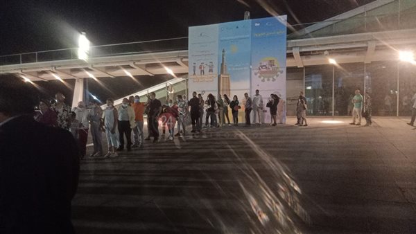 العرض الأول لـ مسرحية