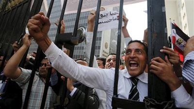 حاصل على الماجستير يطالب بنسف قانون الخدمة المدنية