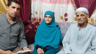 الأولى على إدارة طما تناشد المسؤولين: ظروفنا صعبة ومش هقدر على مصاريف كلية الطب | فيديو