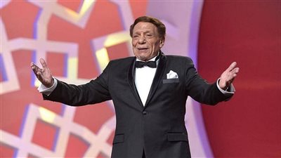 مُلتزم بالإجراءات الاحترازية.. ما سبب اختفاء الزعيم عادل إمام؟