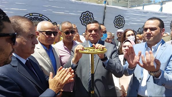 محافظ البحيرة يفتتح