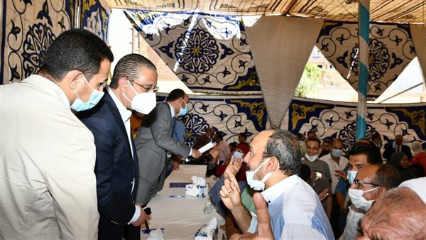 محافظ الفيوم يعقد