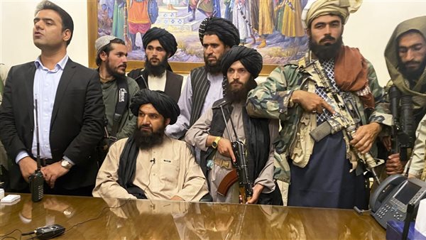 عناصر طالبان في القصر