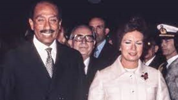 جيهان السادات مع