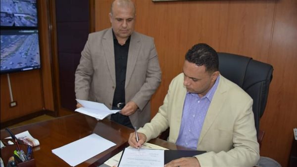  الدكتور أيمن مختار