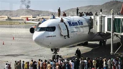 دهس طفلة أفغانية في مطار كابول.. وأسرتها: ماتت لأن العالم أدار ظهره لنا