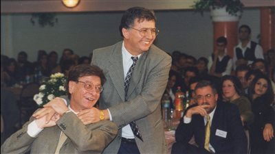 في ذكرى رحيل سميح القاسم.. حكاية اليد والقلم في شعر المقاومة