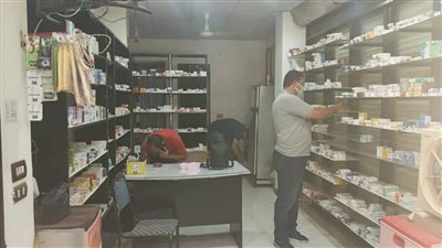 غلق صيدليتين وضبط أدوية منتهية الصلاحية ومهربة ومحظور تداولها بالخانكة