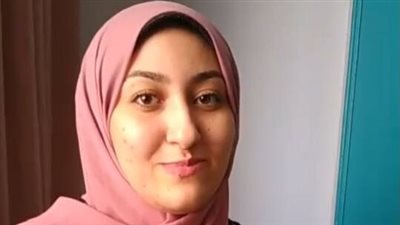 منحها الحياة فمنحته الشفاء.. طالبة بأسيوط تتبرع لوالدها بكبدها