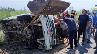 اصطدام سيارة محملة بـ 65 طن سكر بجرار في الدقهلية