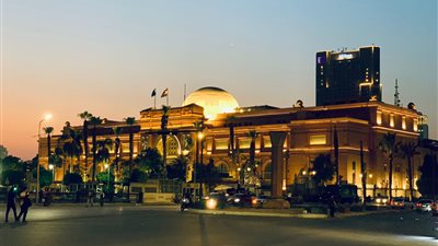 في ثوبه الجديد.. أضواء ميدان التحرير تتلألأ في سماء القاهرة 