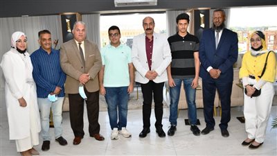 محافظ أسوان يكرم أوائل الثانوية العامة ويهنئ ثالث الجمهورية بالثانوية الأزهرية