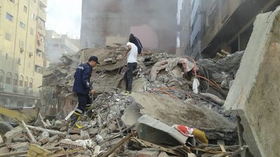 مصرع شخصين انهار عليهما حائط منزل بـ سوهاج