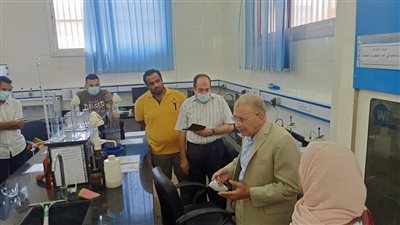 رئيس مياه القليوبية: رفع عينات المياه بصفة دورية لوصول المياه للمواطنين بمواصفات قياسية 