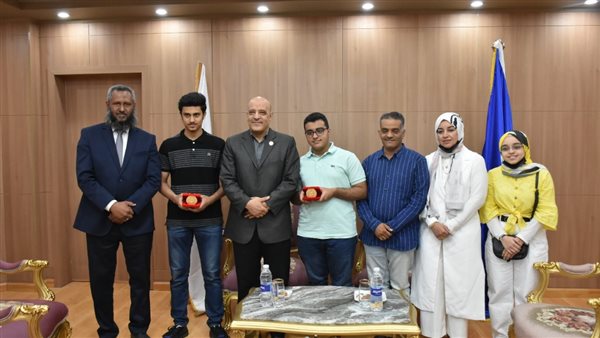 جامعة اسوان تكرم