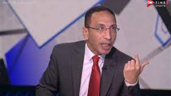 الناقد علاء عزت 