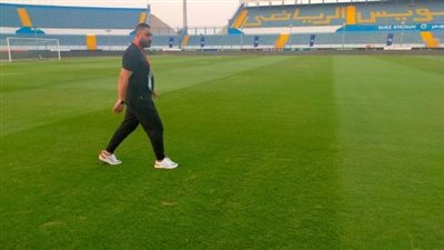 إداري الزمالك يطمئن على حالة ملعب السويس قبل لقاء سيراميكا 