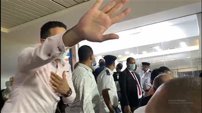 هتافات لمرتضى منصور.. مشادة بين الأمن وجماهير الزمالك في المقصورة بمباراة سيراميكا كليوباترا | فيديو