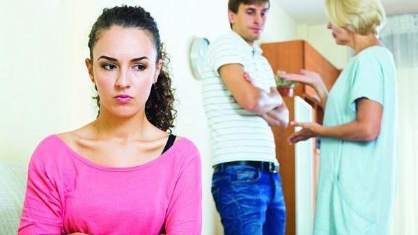 تدخل الأم للطلاق