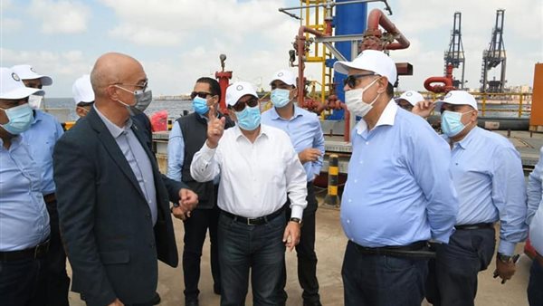 وزير البترول وعدد