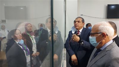 وزير القوى العاملة للموظفين: المواطن يستغيث بيك حل له مشكلته| فيديو