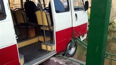 بين السقوط والنجاة.. العناية الإلهية تُنقذ ركاب ميكروباص من الغرق في ترعة بالشرقية | صور