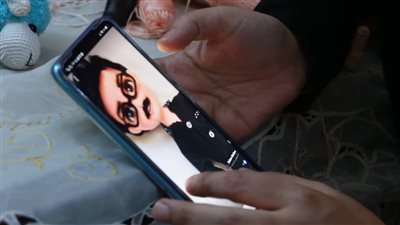 صانعة إميوجرومي تبدع في مجسم من الخيط للفنان الراحل سمير غانم وتهديها لـ إيمي ودنيا 