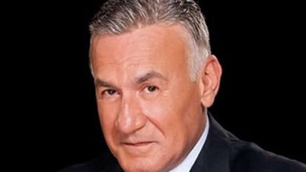 الفنان عزت أبو عوف