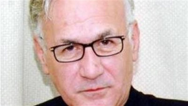 الفنان عزت أبو عوف