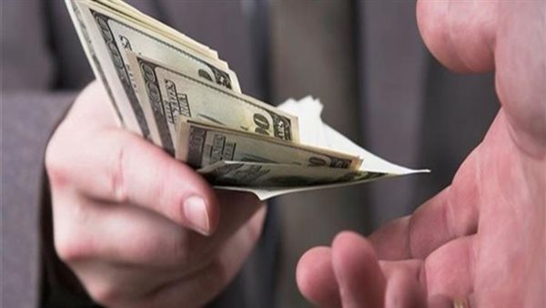 أخذ الأب راتب ابنه_