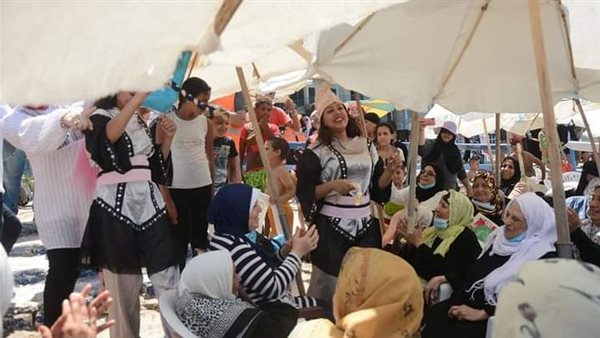 عروض تنورة على شواطئ