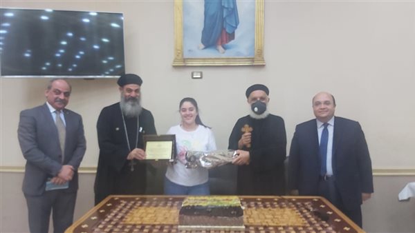 الوكيل البابوي يكرم