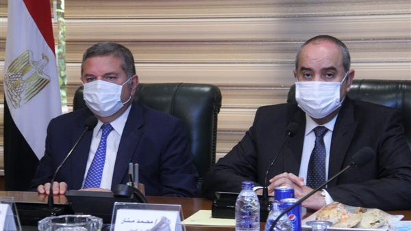 هشام توفيق وزير قطاع