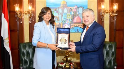 وزيرة الهجرة تكرم السفير الأرميني لجهوده في مبادرة إحنا المصريين الأرمن