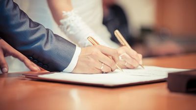 بعد شائعة اتجوزوا بسرعة يا شباب.. نقيب المأذونين يكشف عدد عقود الزواج المحررة كل عام