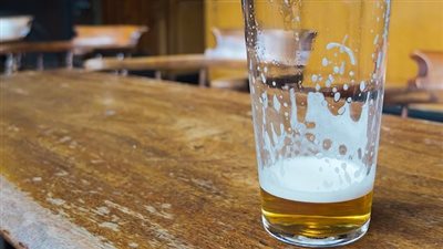 بسبب حادث سير.. مخزون البيرة ينفد في بريطانيا 