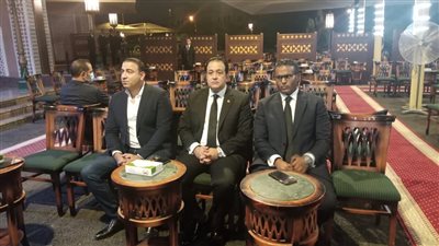 النائب علاء عابد والشيخ محمود الشحات أنور أول الحاضرين في عزاء حماة محمد رمضان