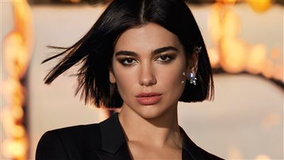 في عيد ميلادها.. كيف تميزت إطلالات دوا ليبا؟