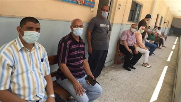 بدء تطعيم العاملين