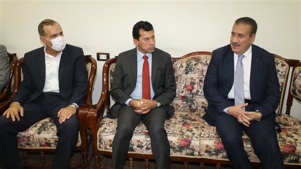 وزير الشباب والرياضة