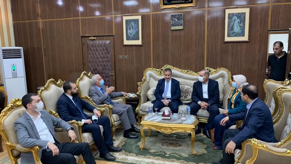 محافظ كفر الشيخ مع