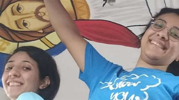 الشقيقتان سارة وكريستين